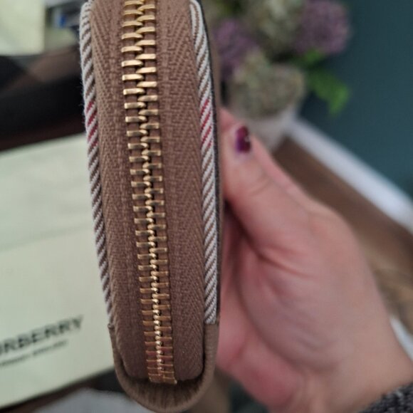 Burberry Zip Around Check Chestnut/Beige Wallet 80845281 NWT $480 - Picture 4 of 7
